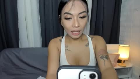 Snapshot of sexylovesappira chatting on 09-25-25, 08:29 maxine online show from 09-25-25, 08:29