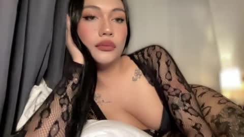 Snapshot of sexylovesappira chatting on 05-30-26, 01:52 maxine online show from 05-30-26, 01:52