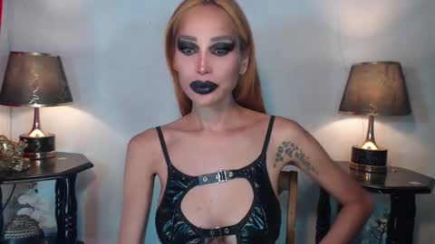 Queen Sofia online show from 04-15-26, 02:40