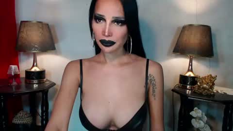 Snapshot of sexylusty2258 chatting on 08-02-26, 02:21 Queen Sofia online show from 08-02-26, 02:21
