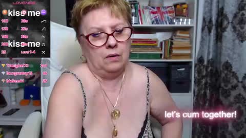 Snapshot of sexylynette4u chatting on 01-27-25, 06:41 sexylynette4u online show from 01-27-25, 06:41