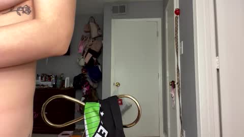 sexymamita22 online show from 04-14-26, 06:36