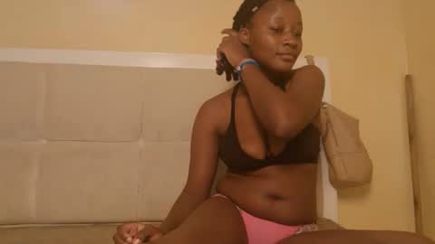 Snapshot of sexymia56 chatting on 09-21-25, 07:15 Miss mia online show from 09-21-25, 07:15