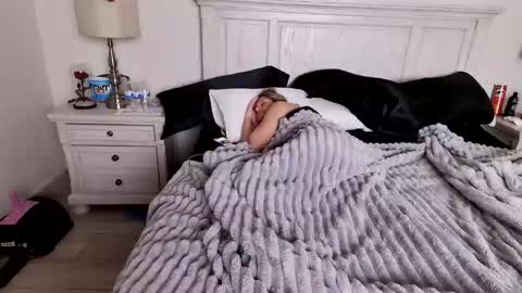 Snapshot of sexymilf3434 chatting on 02-18-26, 12:01 Sara online show from 02-18-26, 12:01