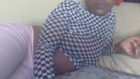 Snapshot of sexymiyest chatting on 06-02-26, 06:15 sexymiyest online show from 06-02-26, 06:15