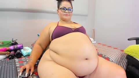 Snapshot of sexymoonlatina chatting on 03-04-25, 09:32 Natasha online show from 03-04-25, 09:32