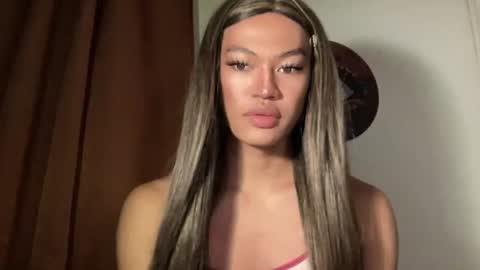 Snapshot of sexynakedweapon chatting on 05-29-26, 12:30 LIEZEL online show from 05-29-26, 12:30