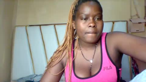 Snapshot of sexypussy983 chatting on 07-16-26, 04:40 Micky online show from 07-16-26, 04:40