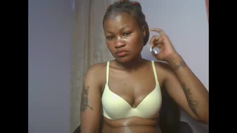 queenivy online show from 01-06-26, 01:37