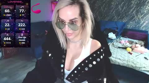 SexyQueenNina online show from 03-16-26, 07:23