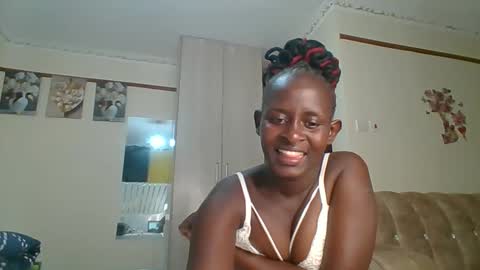 Snapshot of sexyreddebony chatting on 01-01-25, 04:07 sexyreddebony online show from 01-01-25, 04:07