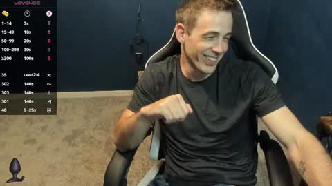 Snapshot of sexyscott26 chatting on 07-12-26, 03:08 Scott online show from 07-12-26, 03:08
