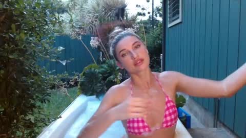 Snapshot of sexyserenah chatting on 05-25-26, 04:40 Squriting serenah online show from 05-25-26, 04:40