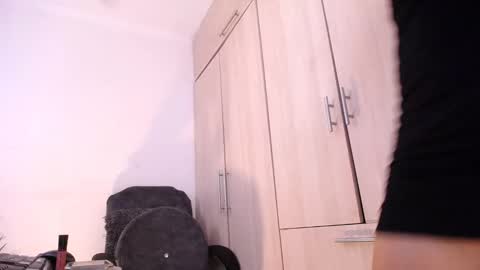 Snapshot of sexyshemale4uxxx chatting on 12-04-24, 06:33 online show from 12-04-24, 06:33
