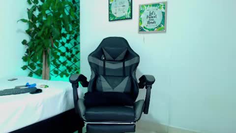 Snapshot of sexytommy_ chatting on 06-19-26, 03:44 sexytommy_ online show from 06-19-26, 03:44