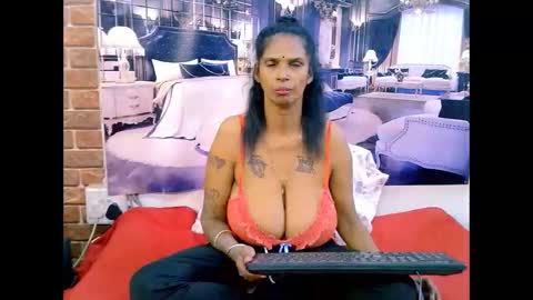 Snapshot of sexyva4u2luv chatting on 05-11-26, 06:05 sexyva4u2luv online show from 05-11-26, 06:05
