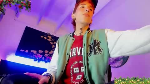 Snapshot of shadow_claw chatting on 11-24-25, 07:02 shadow claw online show from 11-24-25, 07:02