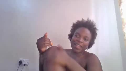 Snapshot of shadowsweet34 chatting on 02-28-25, 03:04 val online show from 02-28-25, 03:04