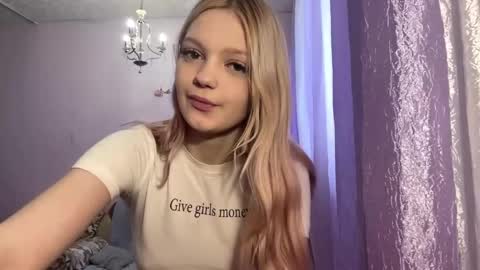 Snapshot of shalaschrantz chatting on 04-19-26, 10:36 Emily online show from 04-19-26, 10:36