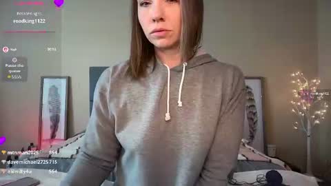 Snapshot of shameless_shalynn chatting on 06-08-26, 04:18 Shalynn online show from 06-08-26, 04:18