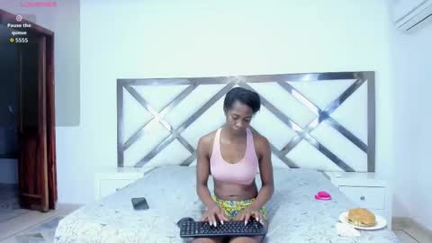 Snapshot of shanelle__ chatting on 11-10-25, 01:10 S H A N E L L E online show from 11-10-25, 01:10