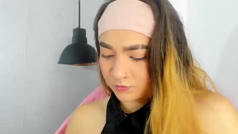 Shanntal  online show from 10-17-25, 02:19