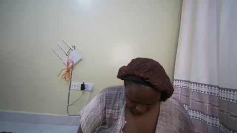 Snapshot of shanny_123 chatting on 10-27-25, 05:44 shanny_123 online show from 10-27-25, 05:44