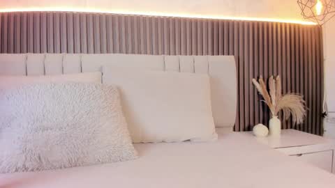 Snapshot of shanonclark chatting on 11-01-25, 06:21 SHANON online show from 11-01-25, 06:21