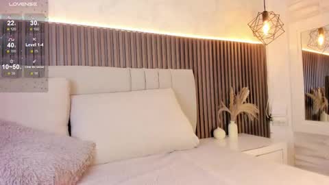 Snapshot of shanonclark chatting on 11-12-25, 07:46 SHANON online show from 11-12-25, 07:46