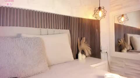 Snapshot of shanonclark chatting on 11-22-25, 06:18 SHANON online show from 11-22-25, 06:18