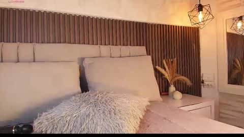 Snapshot of shanonclark chatting on 12-18-25, 07:09 SHANON online show from 12-18-25, 07:09