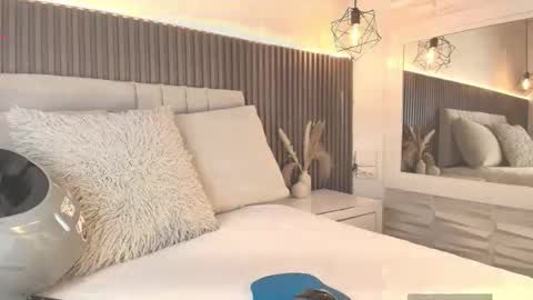 Snapshot of shanonclark chatting on 12-20-25, 04:58 SHANON online show from 12-20-25, 04:58