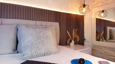 Snapshot of shanonclark chatting on 12-21-25, 11:06 SHANON online show from 12-21-25, 11:06