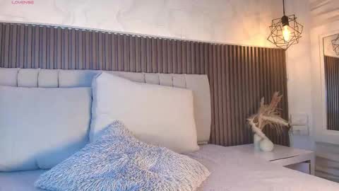 Snapshot of shanonclark chatting on 02-14-26, 06:15 SHANON online show from 02-14-26, 06:15