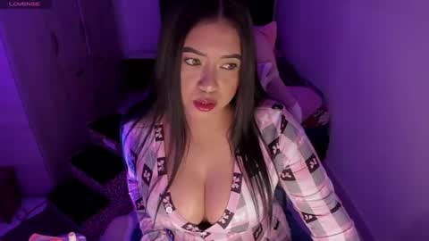 Snapshot of shanonn_diprima_ chatting on 06-20-26, 04:59 Cami Ortiz independent model online show from 06-20-26, 04:59