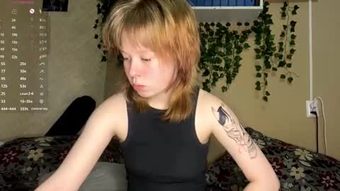 Kristin online show from 11-04-25, 04:11