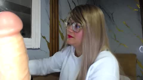 Snapshot of shantal520827 chatting on 02-12-26, 03:34 shantal online show from 02-12-26, 03:34