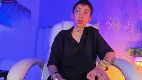 Snapshot of shantal_thompson21 chatting on 05-20-26, 11:38 Shantal online show from 05-20-26, 11:38