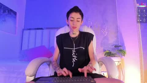 Snapshot of shantal_thompson21 chatting on 05-29-26, 01:42 Shantal online show from 05-29-26, 01:42