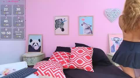  Shantall online show from 03-04-25, 08:27