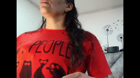 Snapshot of shantey_laurent chatting on 07-01-26, 12:40 shantey online show from 07-01-26, 12:40