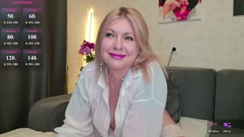 Snapshot of shantimoon chatting on 05-25-26, 05:19 Natalya online show from 05-25-26, 05:19