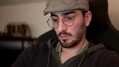 Snapshot of shape80 chatting on 12-09-24, 04:15 frenchy boy online show from 12-09-24, 04:15