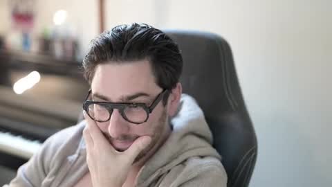 Snapshot of shape80 chatting on 12-22-25, 08:11 frenchy boy online show from 12-22-25, 08:11