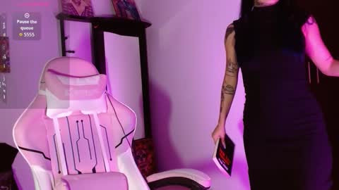 Snapshot of sharaross1 chatting on 12-04-25, 07:06 sharaross1 online show from 12-04-25, 07:06