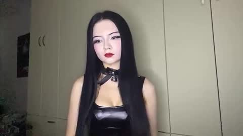 Snapshot of sharelgilvin chatting on 11-10-25, 03:44 sharelgilvin online show from 11-10-25, 03:44