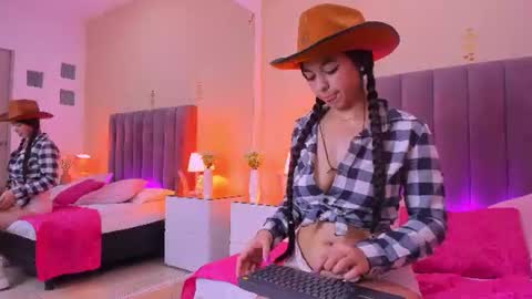 Snapshot of sharick_smile_ chatting on 06-27-26, 04:28 Sharick online show from 06-27-26, 04:28