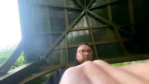 Sharksboy online show from 12-30-24, 03:46