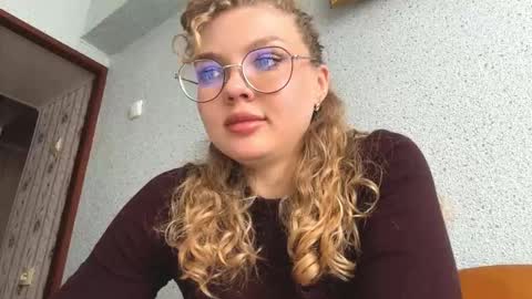 Snapshot of sharleencombest chatting on 03-26-26, 11:38 Lola online show from 03-26-26, 11:38