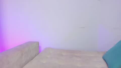 Hi fiends ---- I usually start online from Monday to Friday from 1000 am Saturdays and Sundays at 600 am Colombia time online show from 01-23-25, 06:35